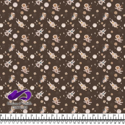 Chiens Mignons Dans l'Espace sur Fond Marron